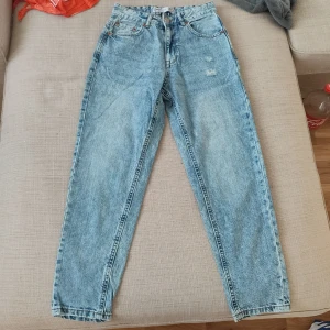 Jeans  - Fint skick, stl XS Katt finns i hemmet 