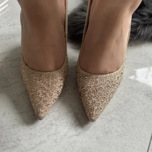 Glittriga klackskor  - Jätte fina och festliga klackskor