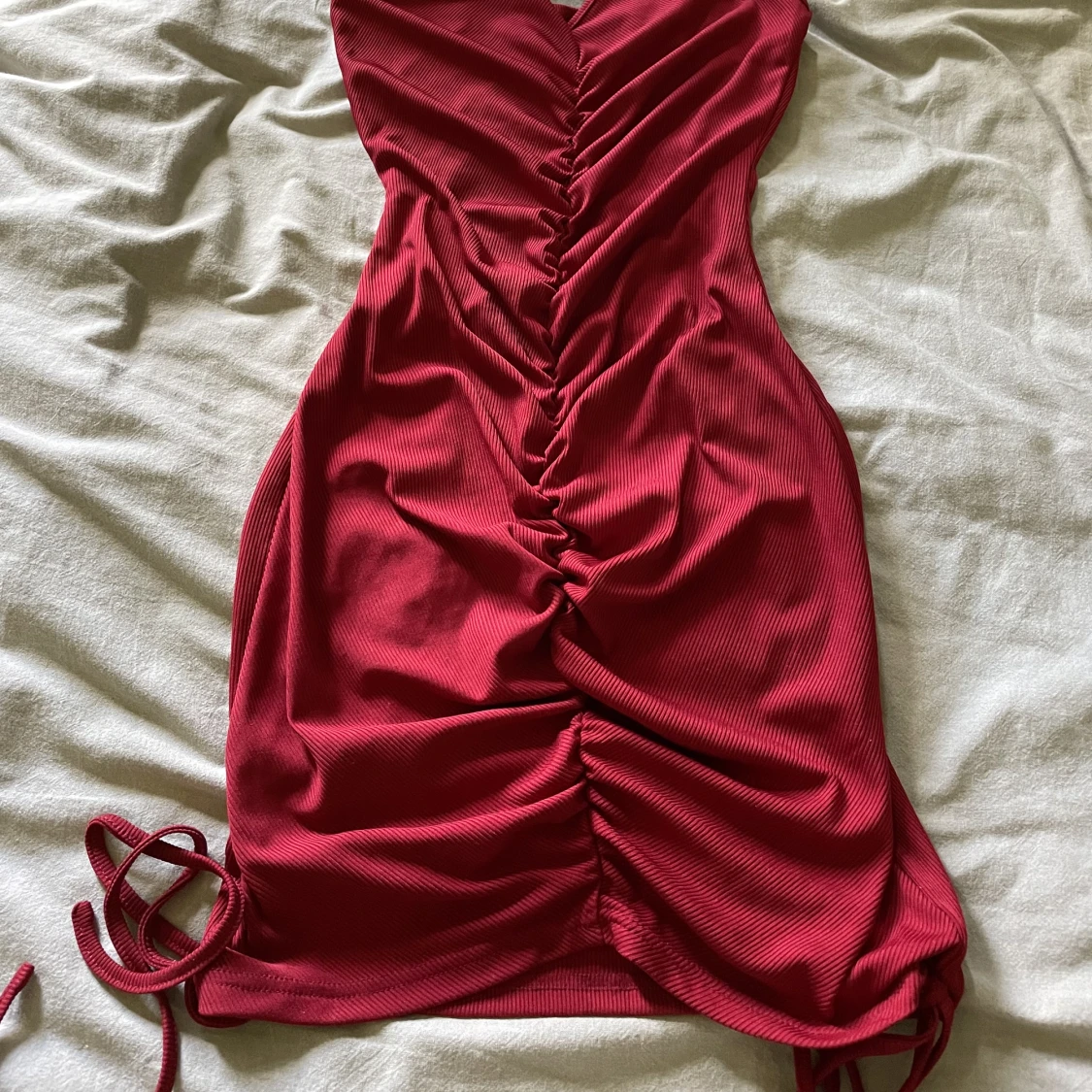 Röd ribbad klänning  - 90