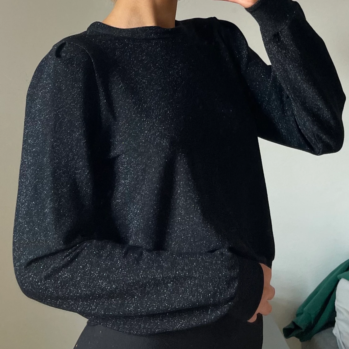 Glittrig topp från & other stories  - 90