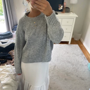 Stickad tröja - Så fin grå stickad tröja! Fint skick!