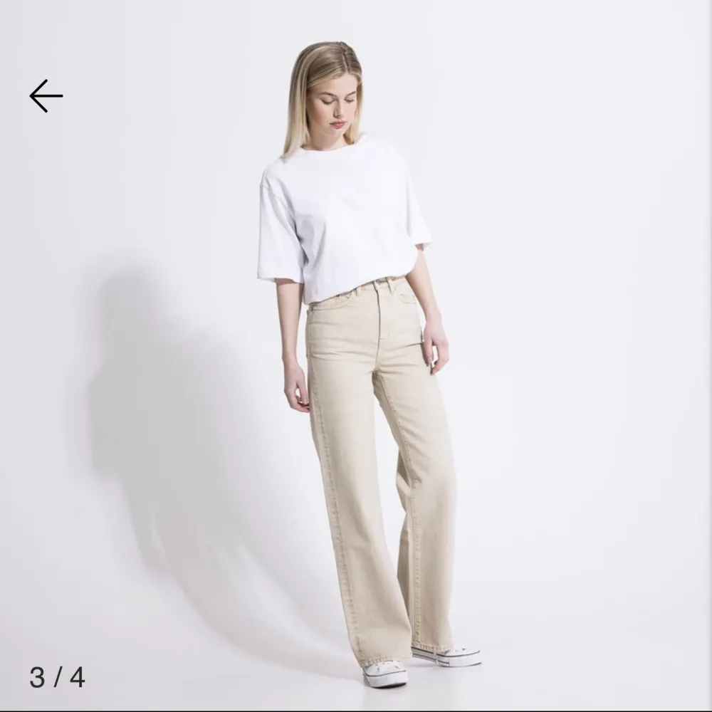 Beiga jeans från Lager 157 i modellen ”Boulevard”. Använda en gång. Storlek M.. Jeans & Byxor.