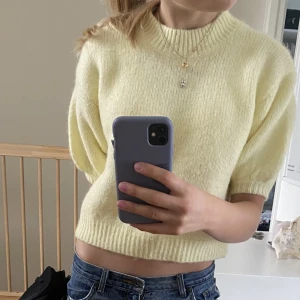 Stickad tröja  - Helt ny stickad tröja från Zara med lappen kvar! Ny pris 300💘