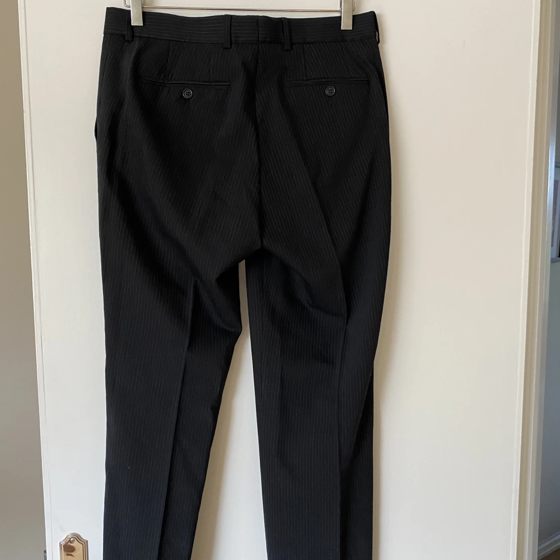 Kritstrecksrandiga Slacks - 90