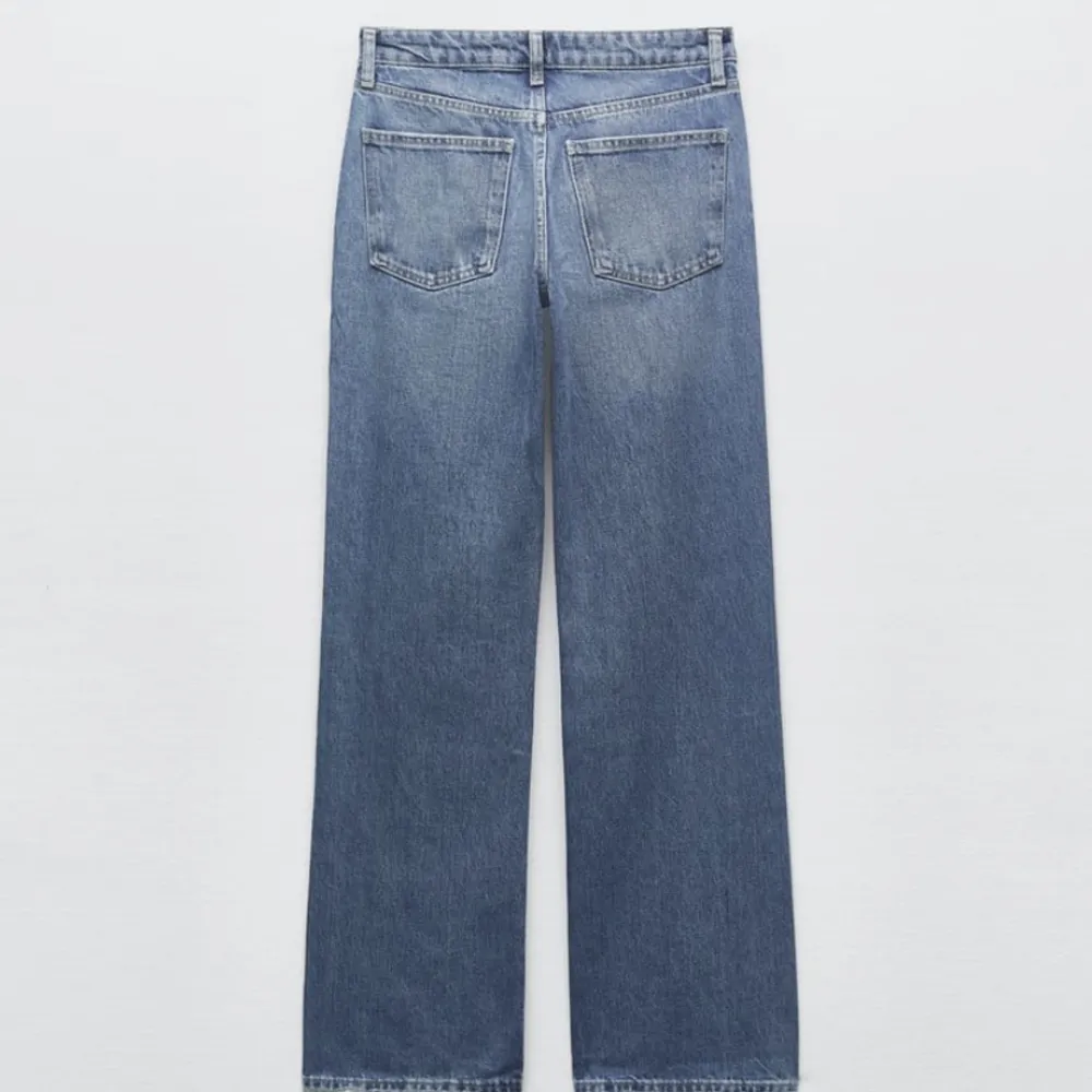 Supersnygga jeans från zara som tyvärr är försmå! Storlek 34. Jeans & Byxor.