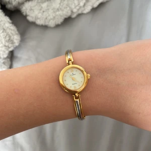 Liten klocka!💗 - Jättesöt liten klocka, tyvärr inget batteri i! Inga defekter!💗