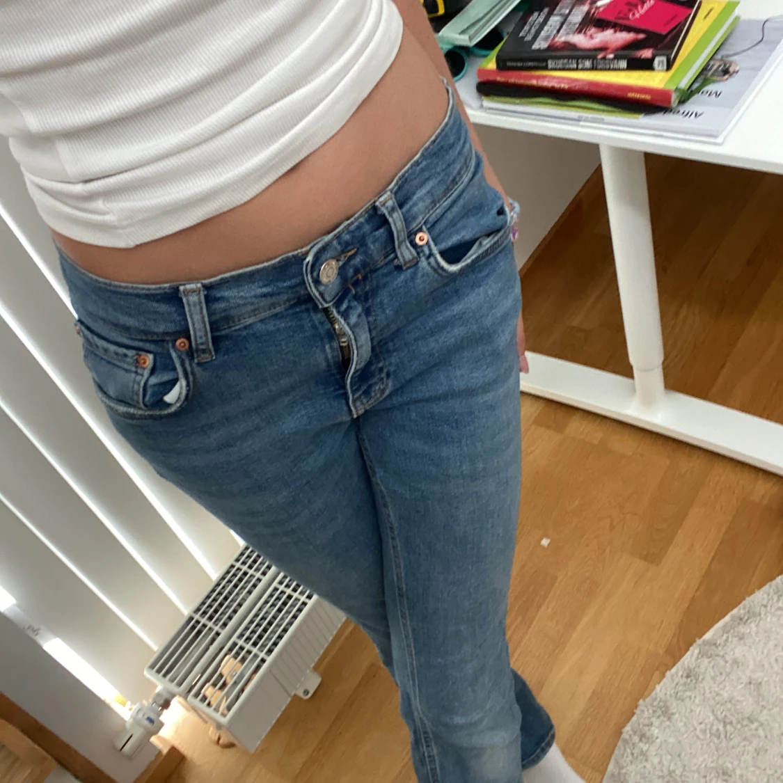 Mörkblå lågmidjade bootcut jeans