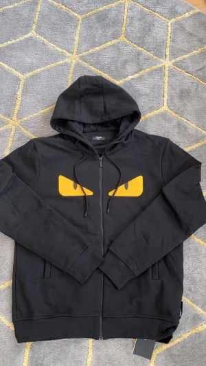 Fendi kofta - Fendi kofta  Storlek M Pris kan diskuteras!