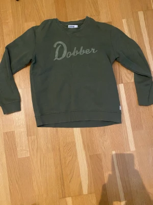 Dobber Tröja - Fin Dobber tröja Mörkgrön Storlek L Använd fåtal gånger Inget slitage