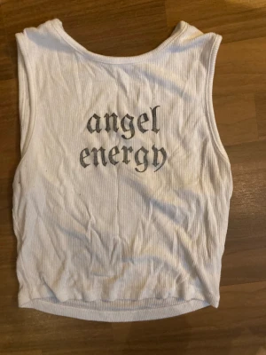 Topp - Använd några gånger Jätte stretchigt material  Angel Energy står det på  Endast swish  Skriv till mig vid intresse 