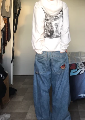 JNCO twin cannons - Galet feta twin cannons använda endast två gånger.👌Storlek 28W, 30L. Kontakta gärna innan köp och/eller om du har några frågor, köpta nya för 2700💛