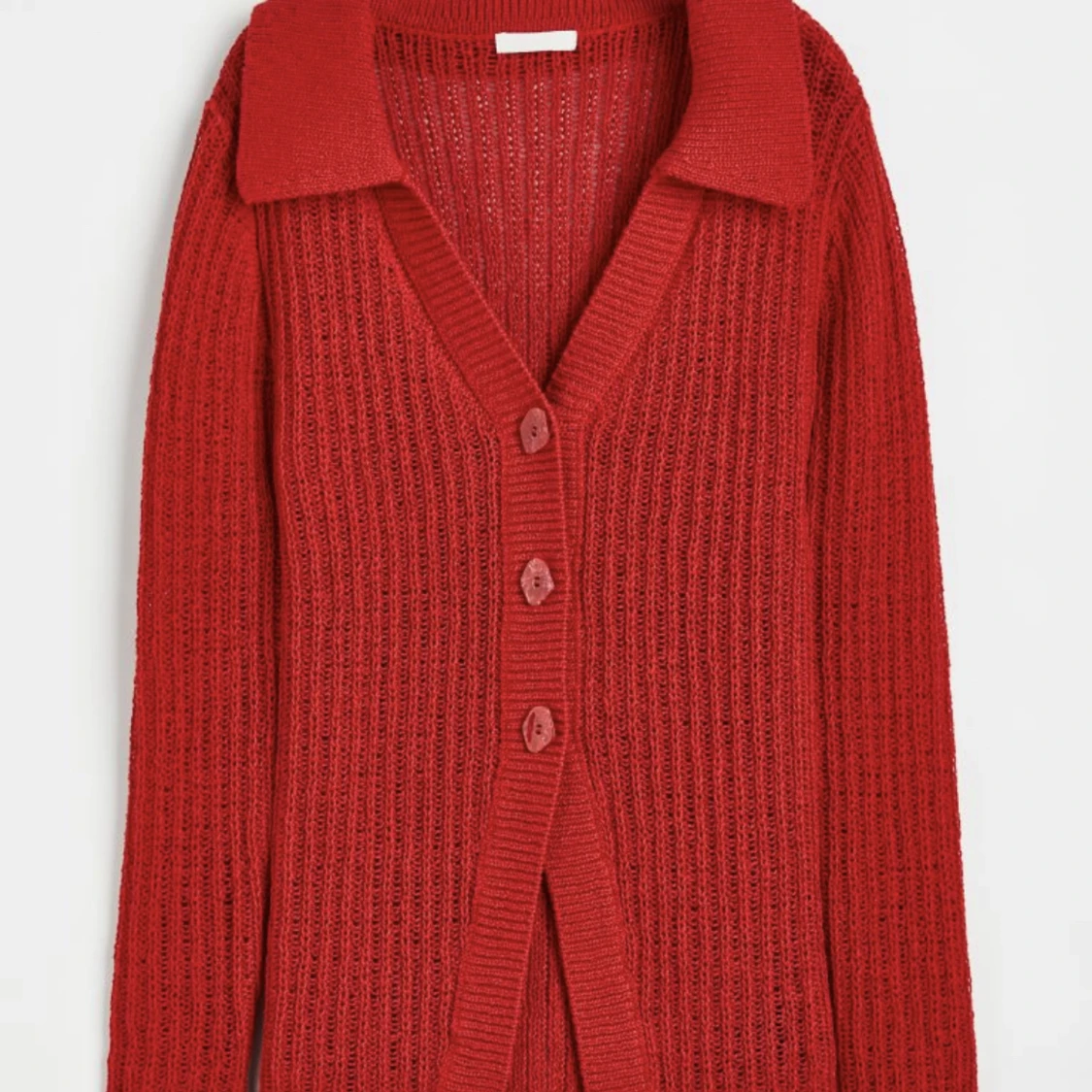 Röd ribbstickad kofta 
