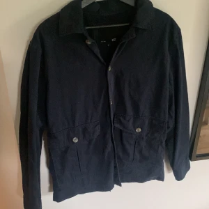 Overshirt  - Säljer nu dena mörkblåa overshirt från lager 157 som inte används 