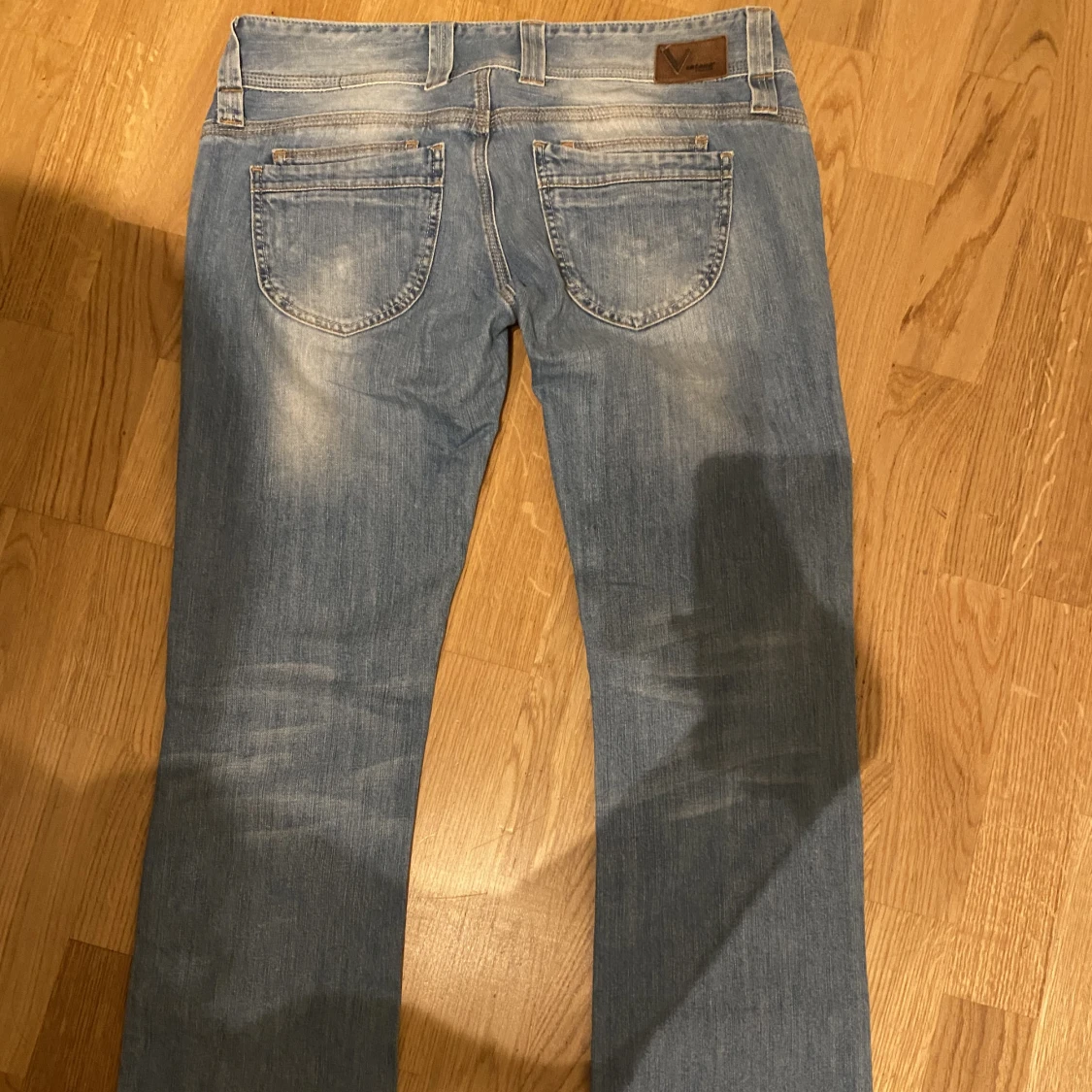 low waist, straight leg jeans  - 90