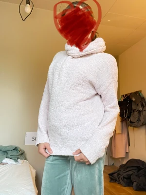 Rosa mysig tröja - Jag säljer nu min mysigaste tröja jag äger. Inte använd så många gånger.