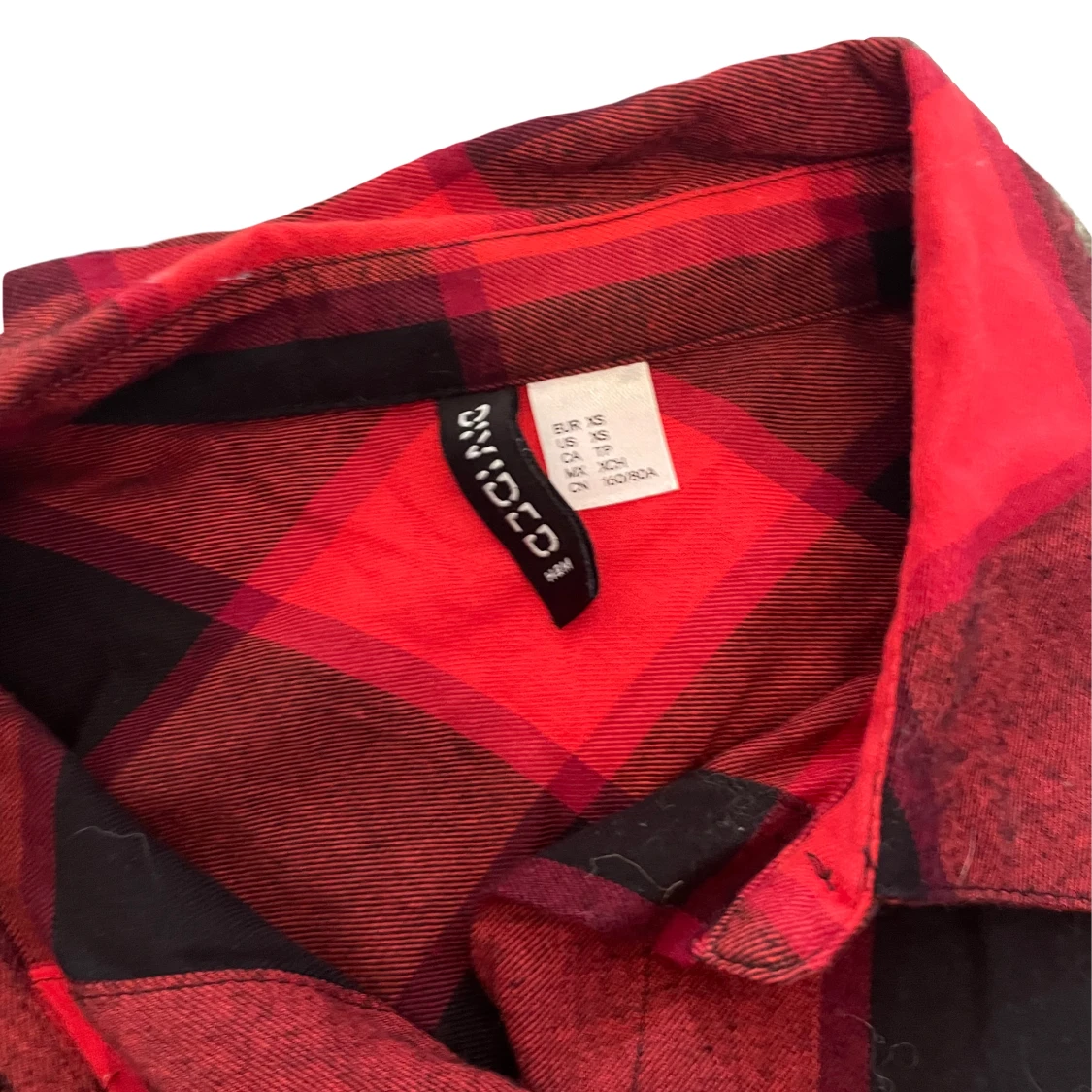 Röd och svart skjorta - 91