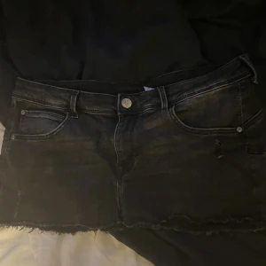 Jätte kort minikjol - Rensar ut min garderob 💋