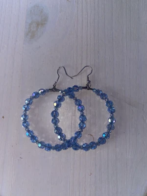 Örhängen  - Blåa hoops, ⚠️steriliseras innan de skickas⚠️