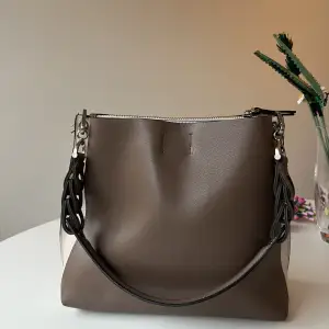 Parfois shoulder bag, selling it since I don’t use it that much.