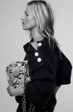 Zadig & Voltaire stickad tröja - Säljer denna superfina stickade Zadig tröjan i nyskick, som tyvärr inte kommer till användning 💕💕Nypris 3750 kr och extraknapp medföljer 