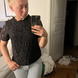 Spets tröja  - Svart spets tröja från hm 