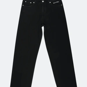 Junkyard jeans - Säljer dessa jeans då de inte kommer till användning längre💕 de köpta på junkyard förra året för 699kr och säljer nu för 250kr💕 från märket sweet sktbs och storleken xs💕 Säljer samma men i mörkblå också💕