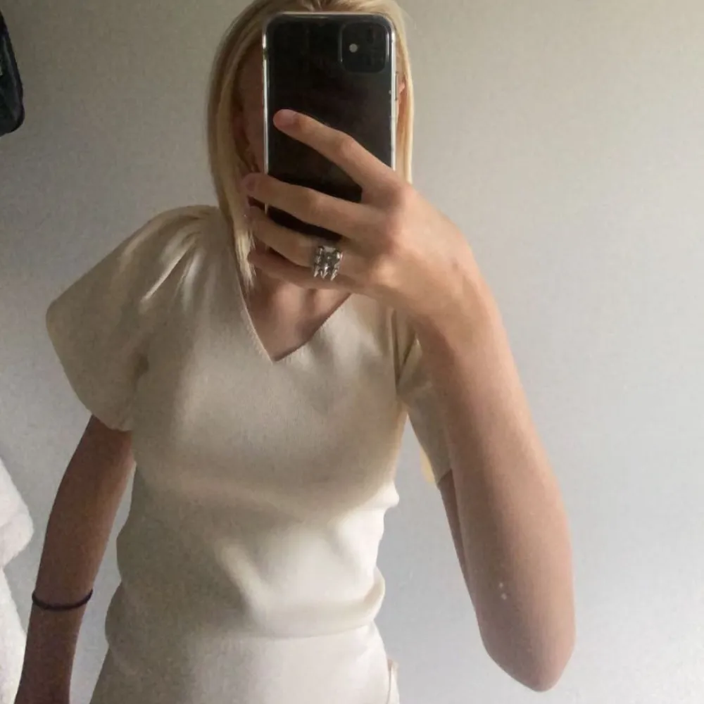 Beige topp från Vero Moda använd en gång❣️. Toppar.