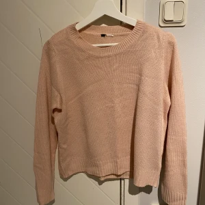 Stickad tröja - Rosa stickad tröja från Hm i storlek 36