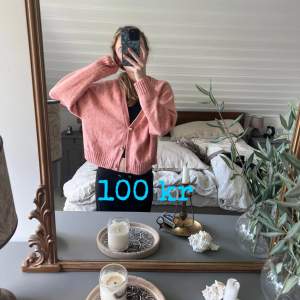 Rosa stickad tröja från Monkl för 100 kr🫶slutsåld och nypris var 399