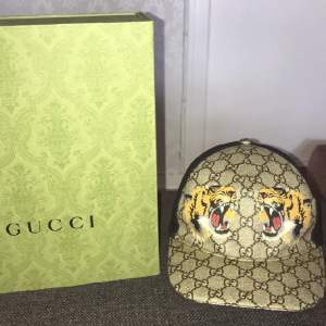Säljer min Gucci keps tiger beige tar pengar och byte mot annan Gucci modell 