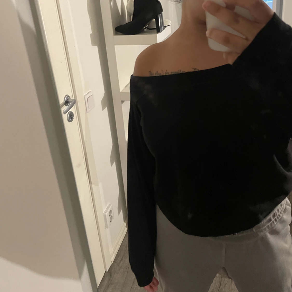 Off Shoulder tjocktröja  - 90
