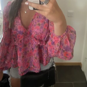 Blus - Jätte fin blus från bikbok som är slutsåld