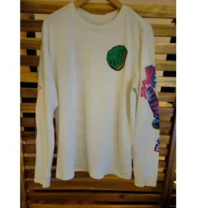 Tröja från Nike Jordan i storlek L - Alla annonser som ligger uppe har kläderna används vid 1-2 tillfällen och säljer av, då jag vidare på utlandsjobb. Först till kvarn!