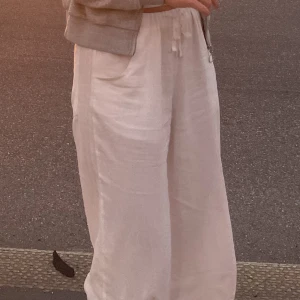Linnebyxor  - Linnebyxor i storlek s 💛💛
