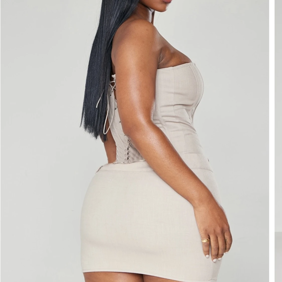 Beige korsett top och kjol sett  - 90