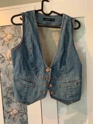 Jeans väst - Fett cool jeansväst. Käns som ny