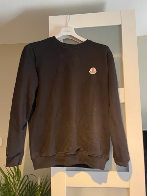 Moncler tröja - Moncler tröja, fint skick storlek M