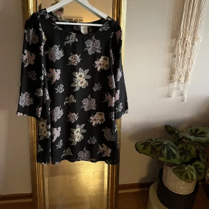 Mönstrad tunika - En mönstrad tunika. Använd men i jättegott skick. 