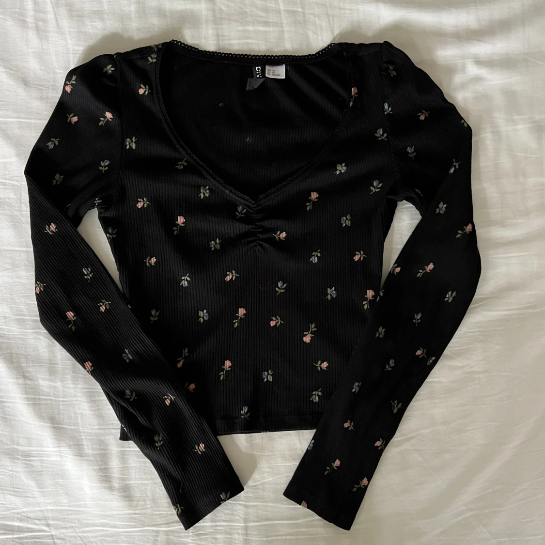 Croppad långärmad blommig topp - 90