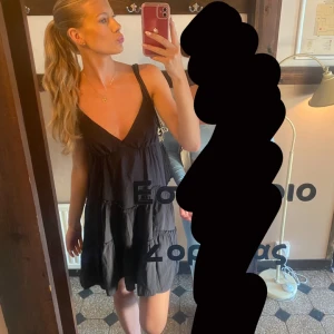 Svart klänning - Svart klänning. Lik klänningen från zara