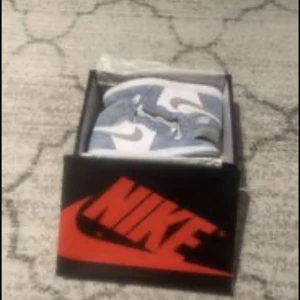 Jordan 1 retro High og hyper royale  - Jordan 1 i mycket bra skick