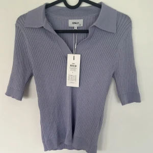 Stickad Pike - Lila stickad pike från ONLY, helt oanvänd med lappen kvar💜💜 Storlek S, 100kr + frakt, nypris 299