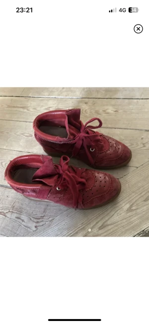 Isabel Marant  - Sååå snygga röda marants! har ett par liknande så kommer ej till användning 