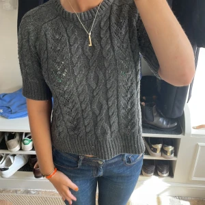 Stickad tshirt - Stickad tshirt med mönster! Aningen nopprig