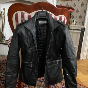 Max rider skinn jacka  - Äkta Max rider skinn jacka dam small   Knappt använd 