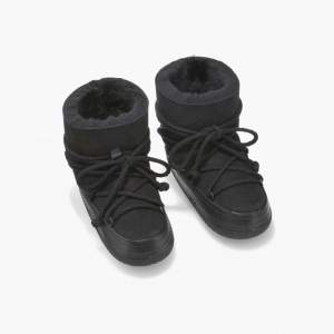 Säljer mina svarta inuikii skor som ej kommer till användning längre!💕Storlek 38, bra skick.