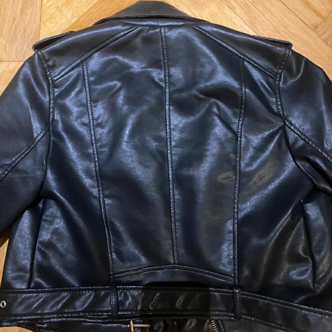 Svart skinnjacka  - 91