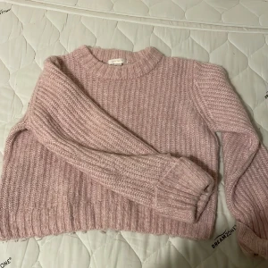 Rosa ginatricot tröja storlek 146/152 - Rosa tröja från ginatricot i storlek 146/152. Ganska bra skick