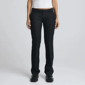 Kostymbyxor - Säljer dessa populära och slutsålda lågmidjade kostymbyxorna från Bik bok! Kom privat för fler bilder 💓💓