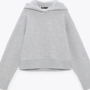 Hoodie - Jätte fin hoodie från zara! Säljer då den inte kommer till användning💓 Tröjan är i nyskick 